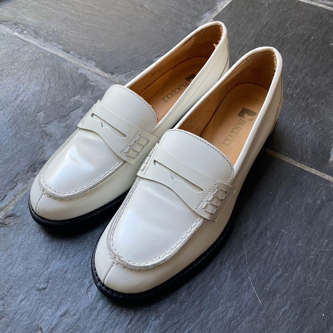 美品 匿名早急発送 ホワイトローファー バイカラー 光沢 白 - メルカリ