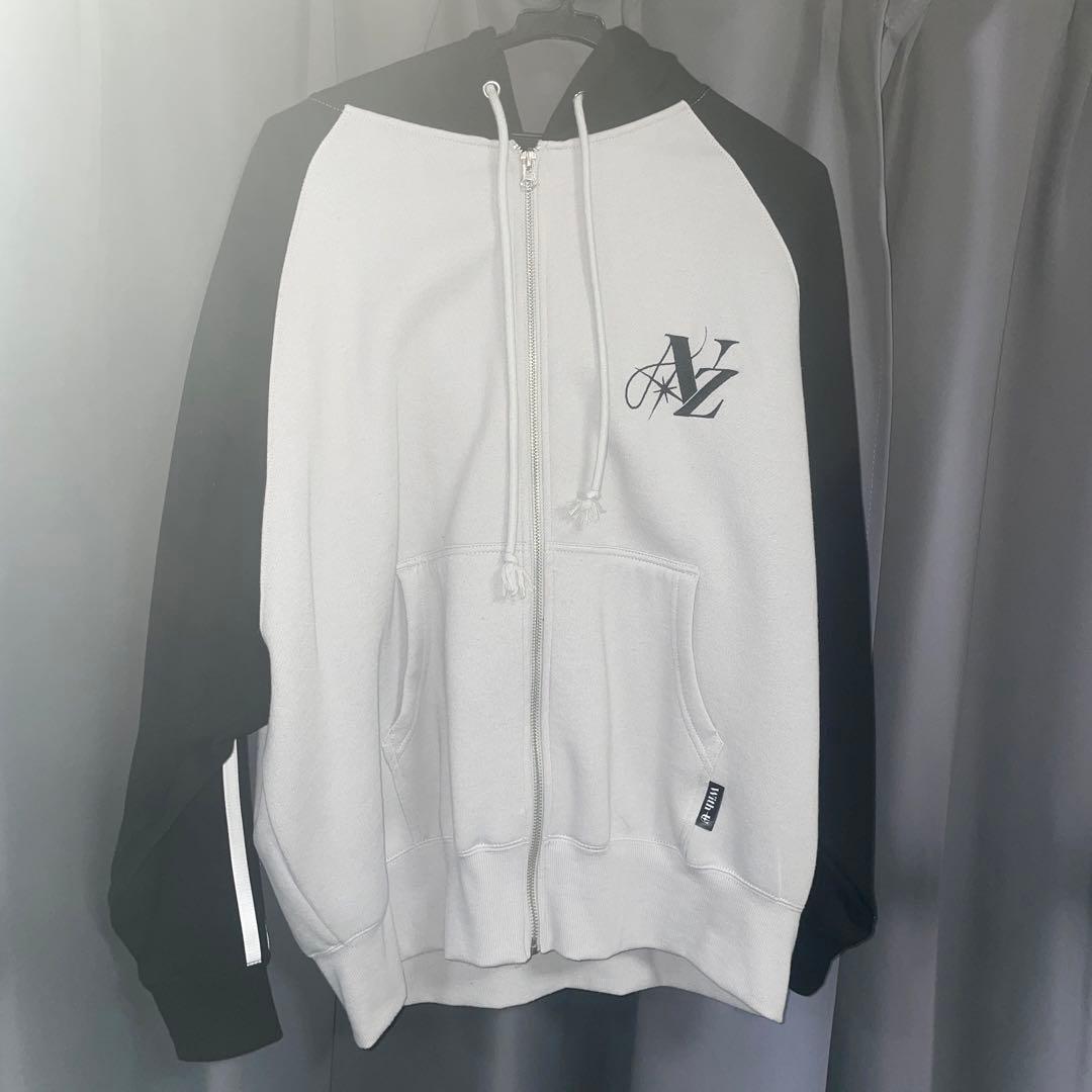 NiziU AWAKE パーカー　Mサイズ NiziU AWAKE ライブツアー パーカー Mサイズ - メルカリ