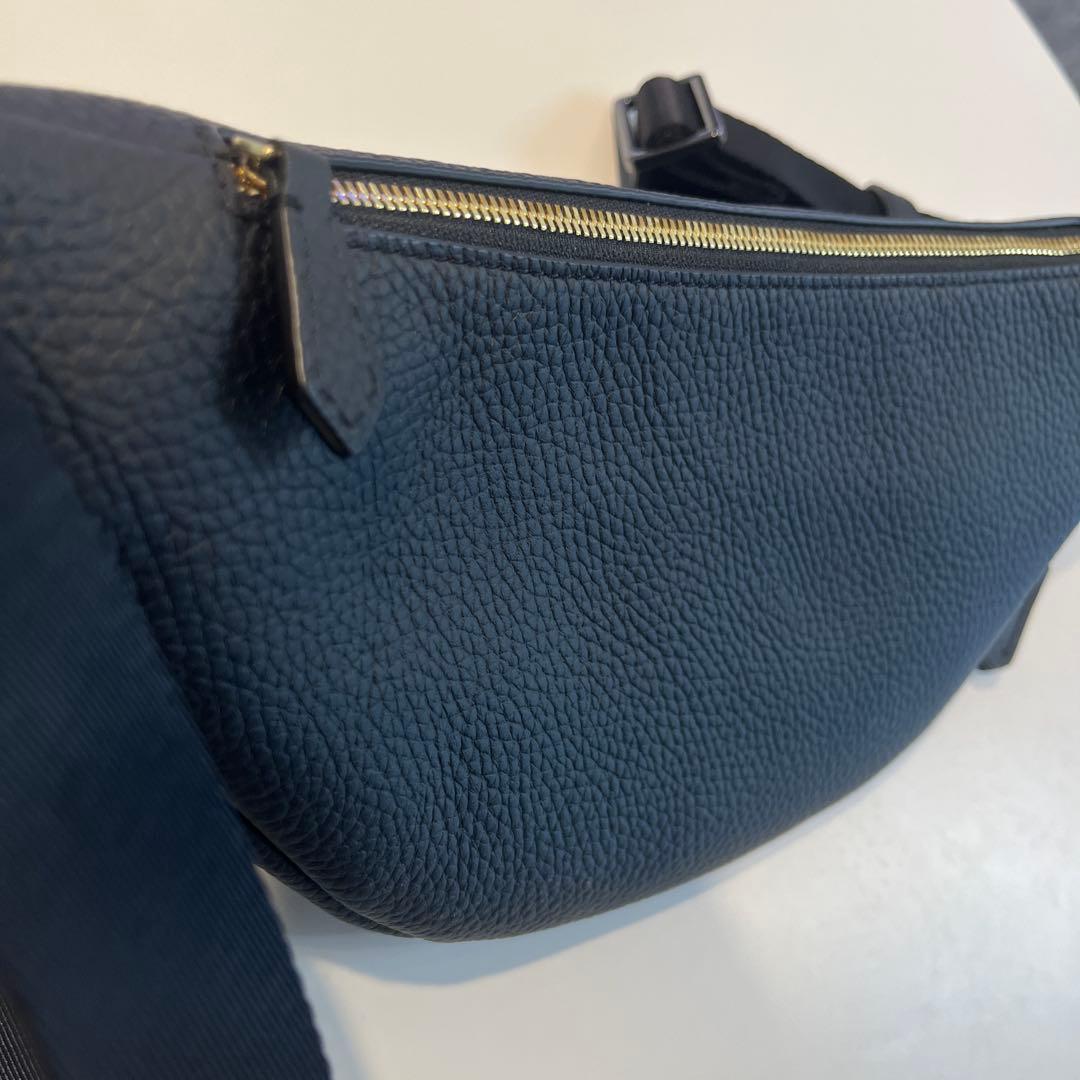 ほぼ新品] MAISON de SABRÉ レザー スリングバッグ