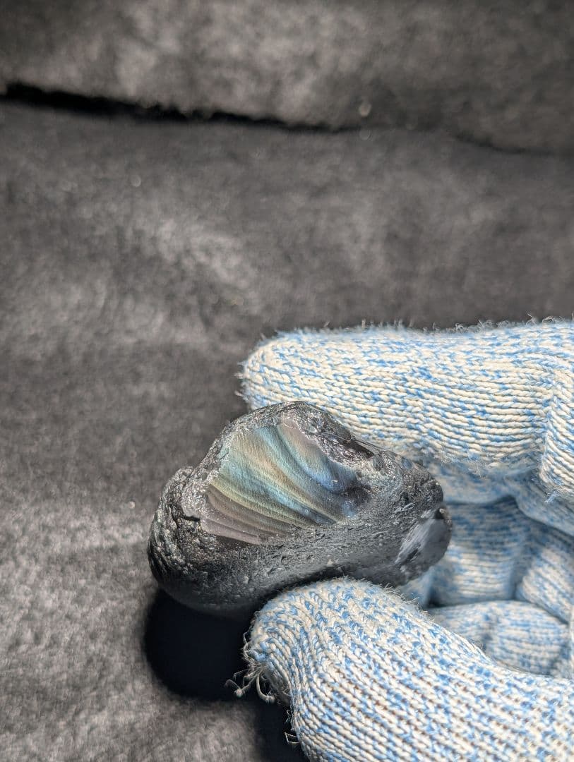 原石】十勝石玲瓏 北海道産レインボーオブシディアン 十勝石 玲瓏石