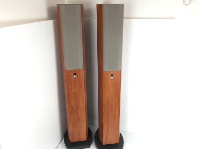 トールボーイスピーカー ペア AUDIO PRO(スウェーデン製) Q Acoustics - Q CONCEPT 500/グロスシルバー&エボニー（ペア）トール