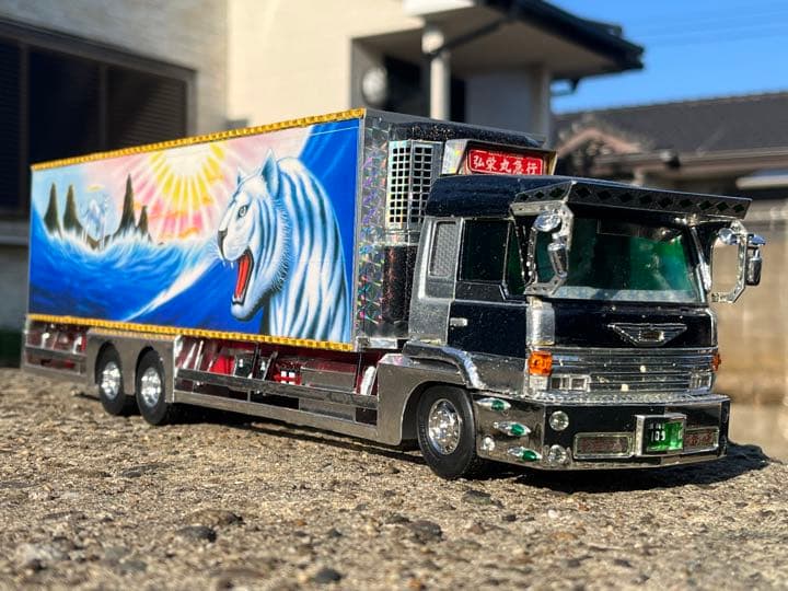 デコトラ スーパードルフィン冷凍車 完成品 - メルカリ
