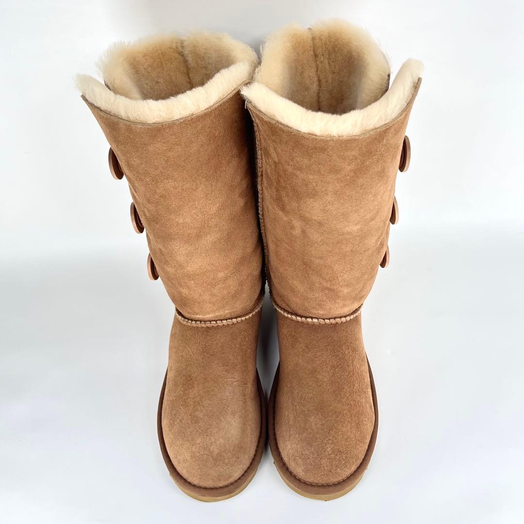 極美品】UGG ベイリーボタン トリプレット ブーツ チェスナット 23.0