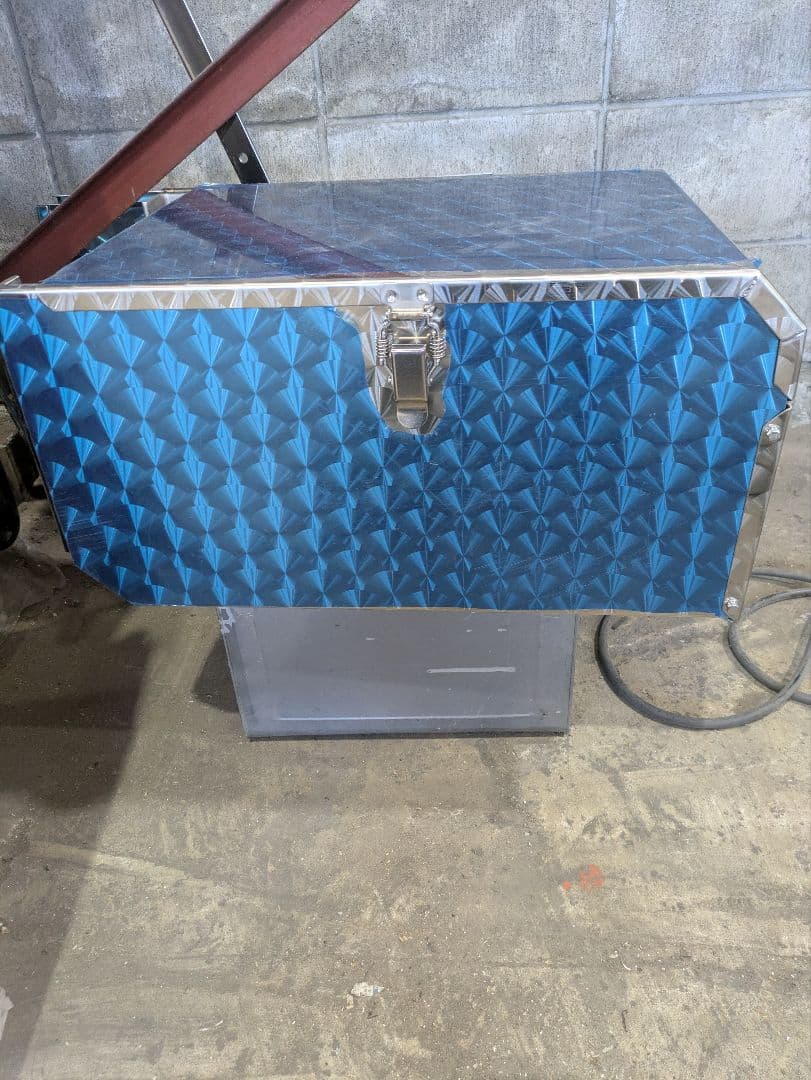 トラックバッテリーケース ウロコステンレス デコトラ