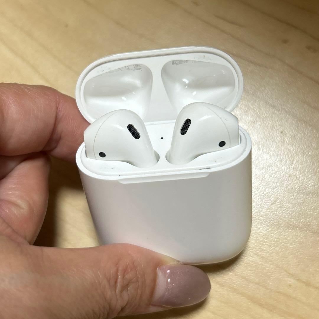 Apple AirPods 第2世代 本体 AirPods (エアーポッズ/第2世代) with Wireless Charging Case 2019年