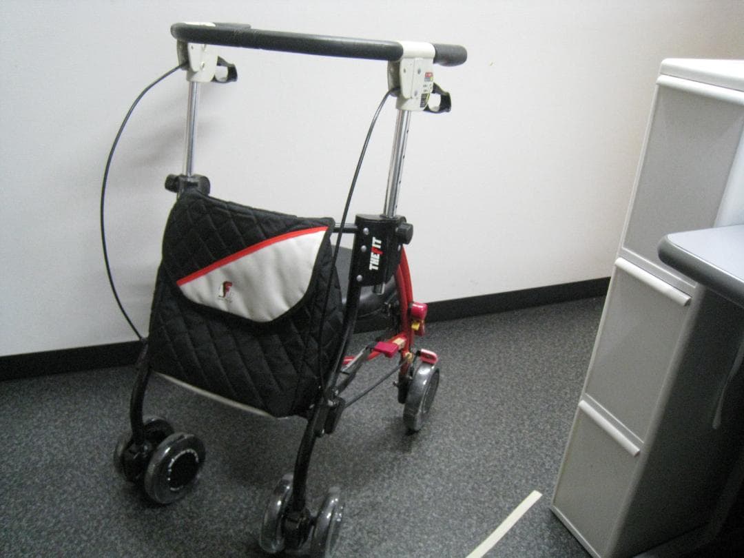 ザフィット TF-0438 レッドR-1 ユーバ産業 抑速機能付き 歩行車 ザフィット TF-0438 R-1(レッド)｜BASE
