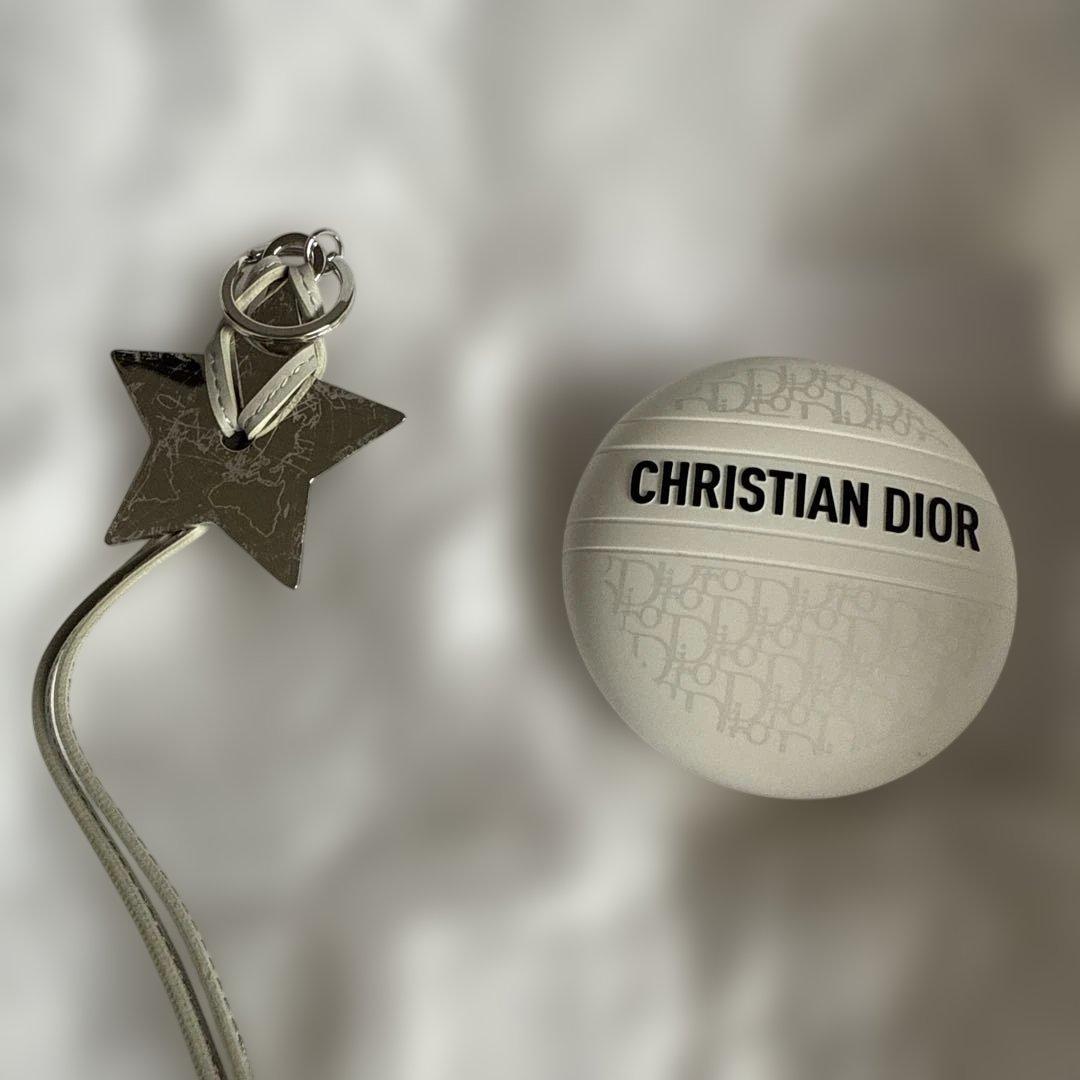 新品未使用】Dior ルボーム キーホルダーセット - メルカリ