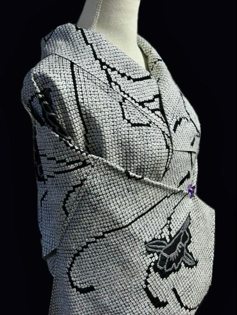 美品 総絞り 本疋田絞り 黒と白 花柄 振袖 長めの小振袖 ガード加工