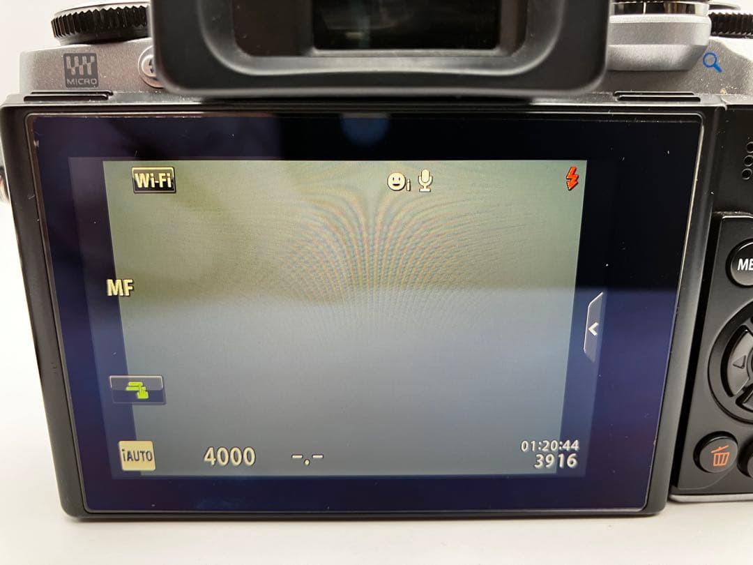 OLYMPUS OM-D E-M10 ミラーレス一眼カメラ シャッター9629回 - メルカリ