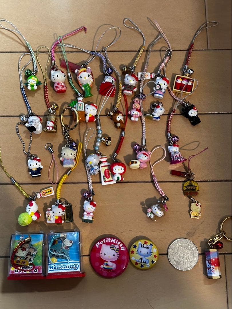 ハローキティ　グッズセット（ご当地ストラップ・缶バッジ・チャーム等） ハローキティ ご当地ストラップセット 3｜トレファクONLINE