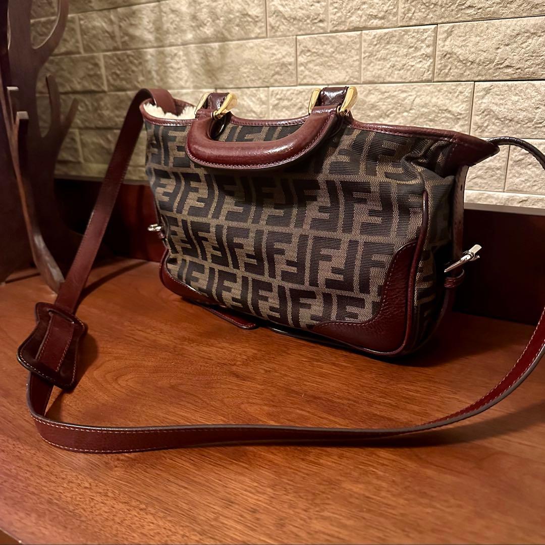 FENDI フェンディ ズッカ　2WAYハンドバッグ ショルダーバッグ ボア付き フェンディ FENDI バッグ 2WAY ハンドバッグ ショルダーバッグ 肩掛け