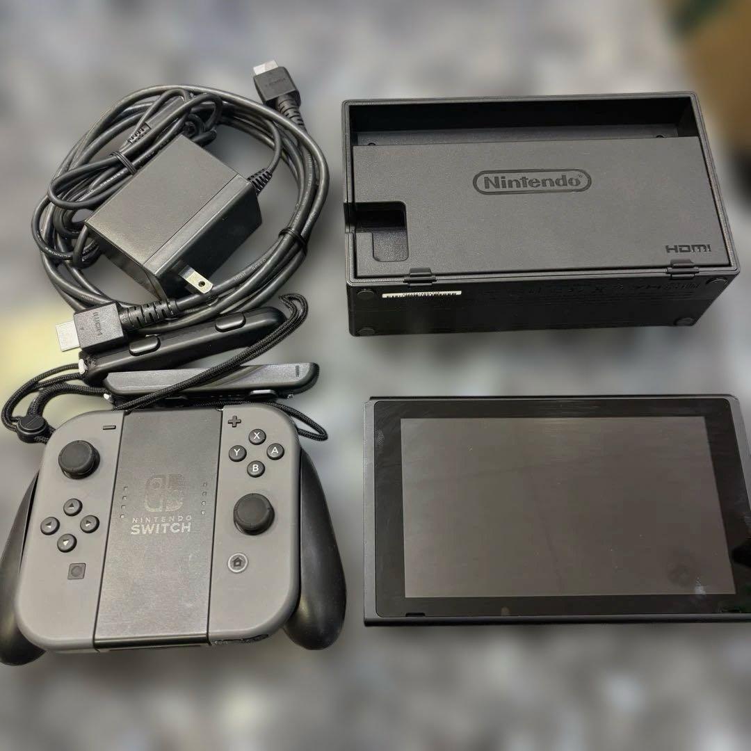 Nintendo Switch 本体 その他付属品一式付き Nintendo Switch - Gray Joy Con Combo Game Console with MightySkins