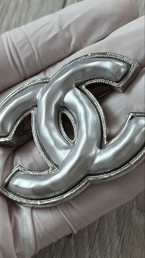 A*★様 CHANEL シルバーロゴブローチ CHANEL（シャネル） [正規ラッピング済] ブローチ アクセサリー