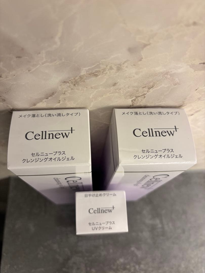 Cellnew+ クレンジングオイルジェル x2本 & UVクリーム x1本 - メルカリ