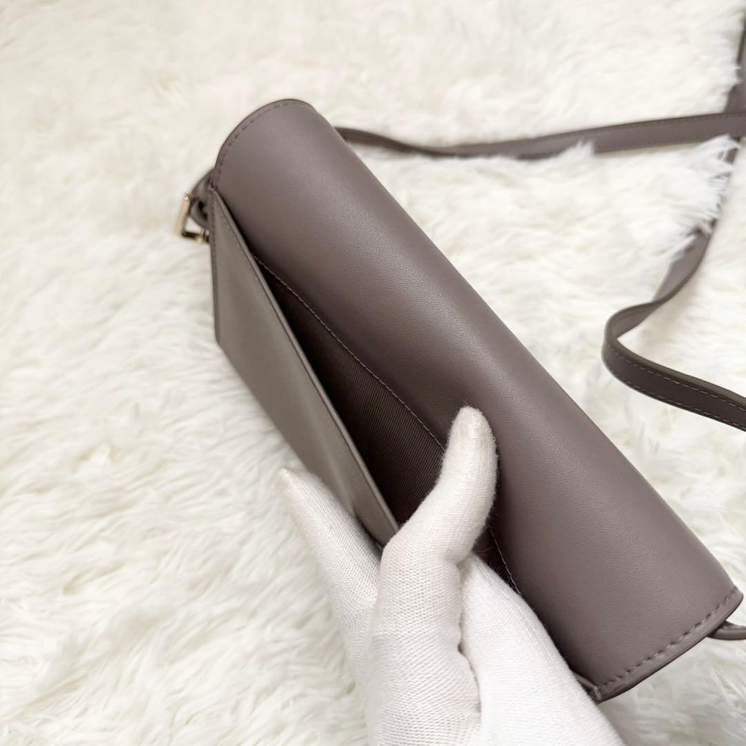 未使用級】FURLA フルラ Meti ショルダーバッグ ウォレット 現行ロゴ