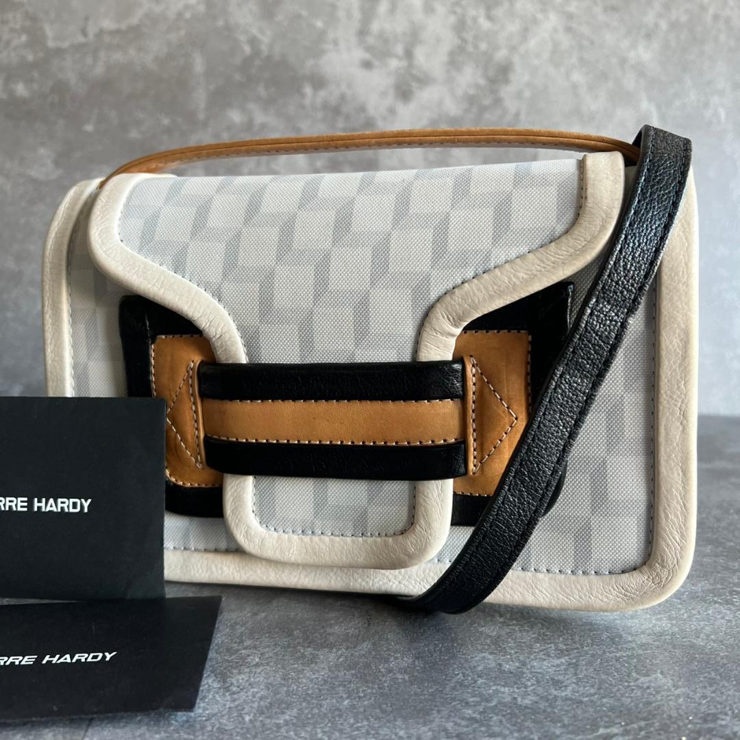 mama☆ ⭐️PIERRE HARDY⭐️ピエールアルディ アルファ ピエール アルディ PIERRE HARDY ALPHAVILLE QV03Z アルファ ヴィル