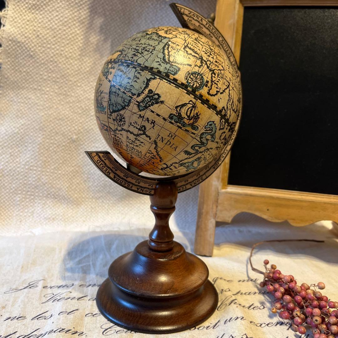 インテリア雑貨】古地図風 木製地球儀 約15㎝ - メルカリ
