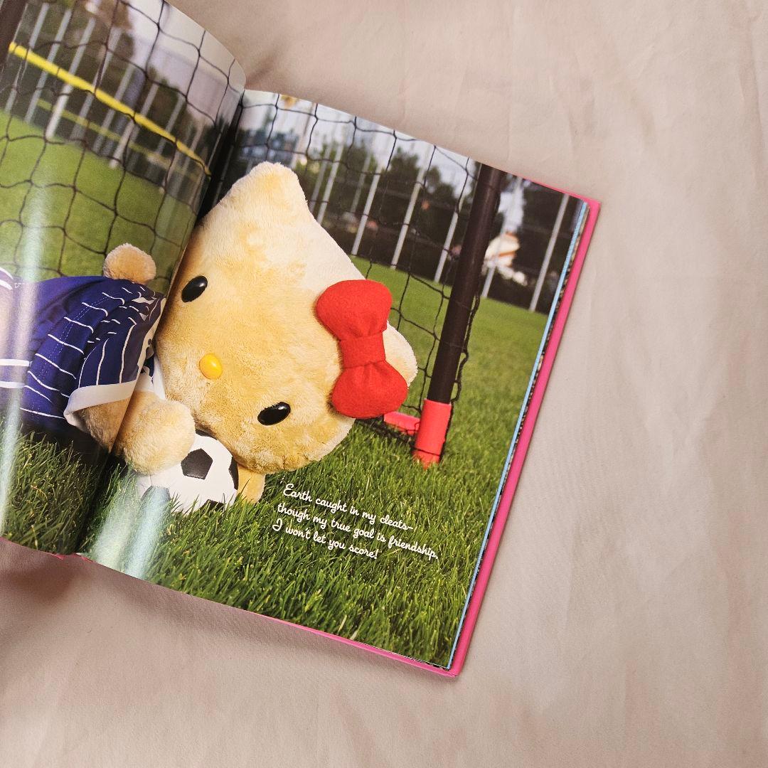 Hello Kitty through the seasons キティ写真集 - メルカリ