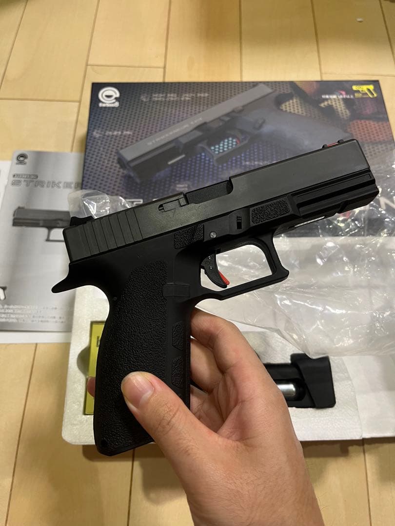 カーボネイト carbon8striker9 co2 ガスガン ハンドガン