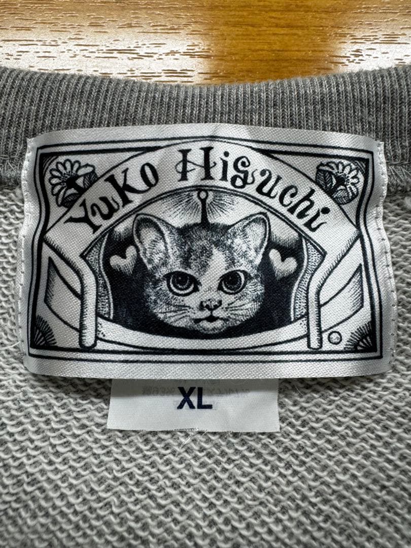 ヒグチユウコ トレーナー 3Dメガネで鑑賞中 - メルカリ