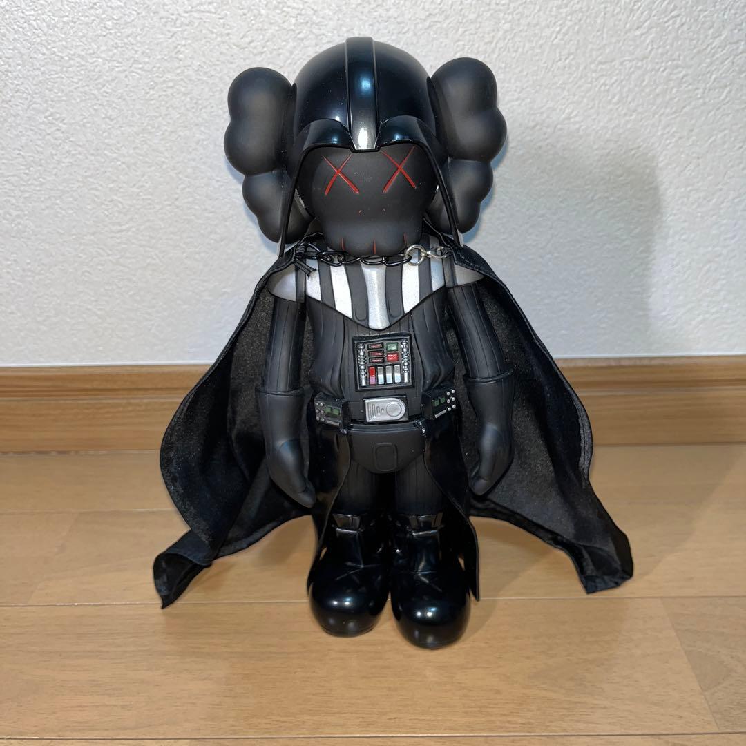 KAWS ダースベイダーフィギュア