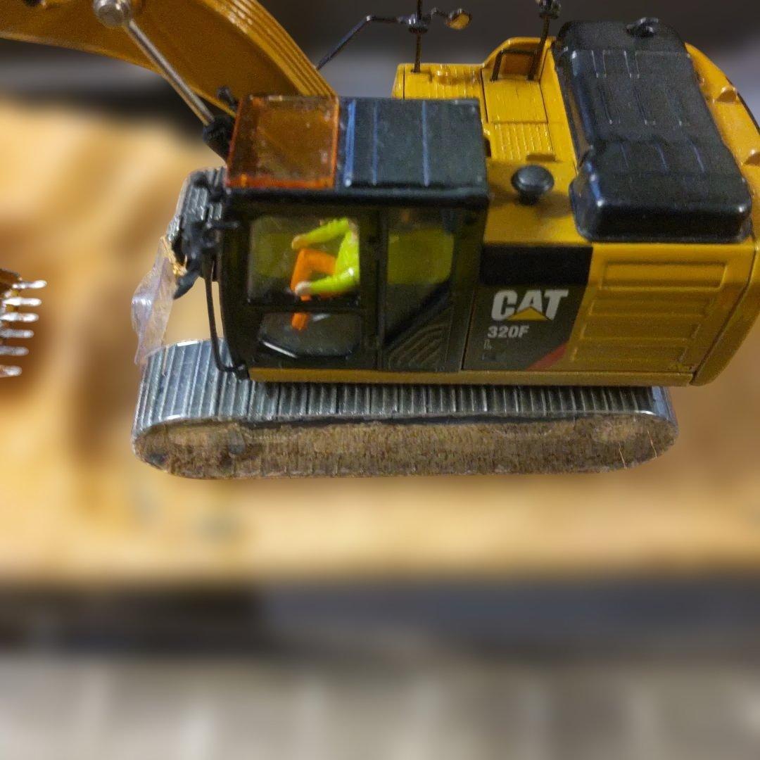キャタピラー建機CAT 320F WEATHERED 1/50 - メルカリ