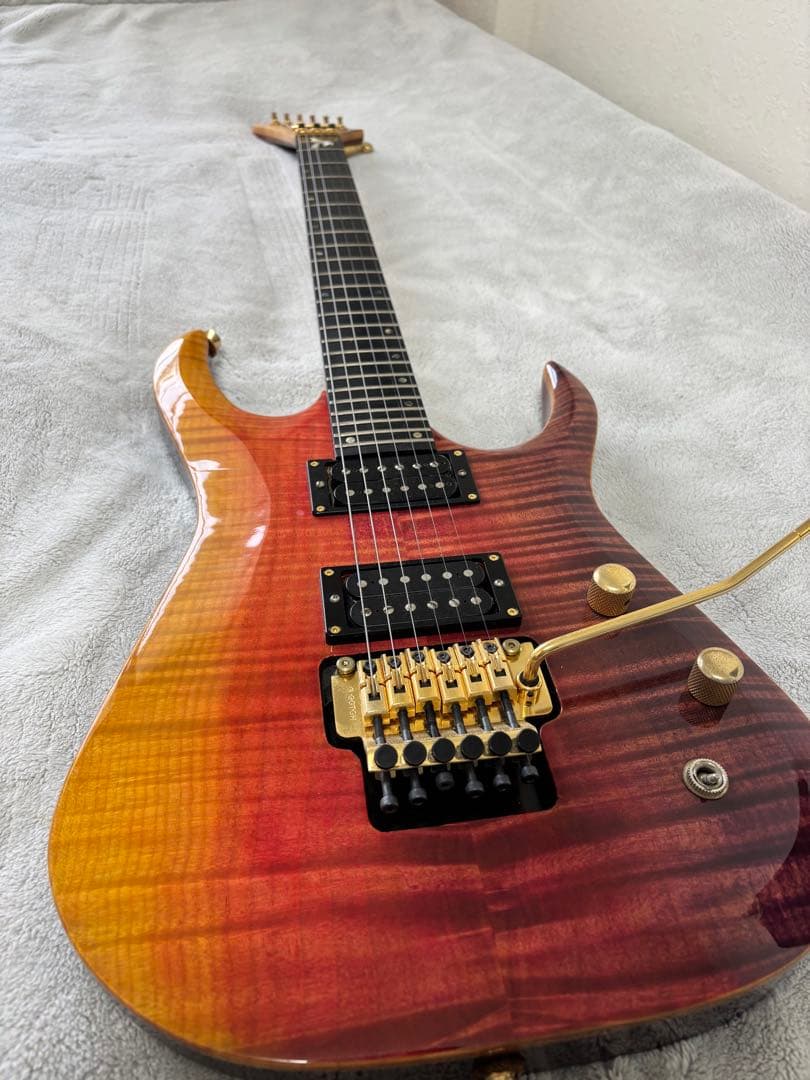 PARM BAY分厚いフレイムメイプルのギター フレイムメイプルが映えるM-II CTM FMにフィクスド・ブリッジのモデル