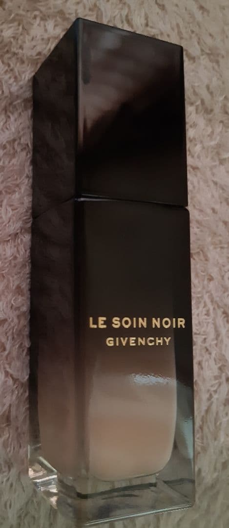 GIVENCHY　ソワン　ノワール　セラム　ファンデーション　10 ソワン ノワール セラム ファンデーション / ジバンシイ(リキッド