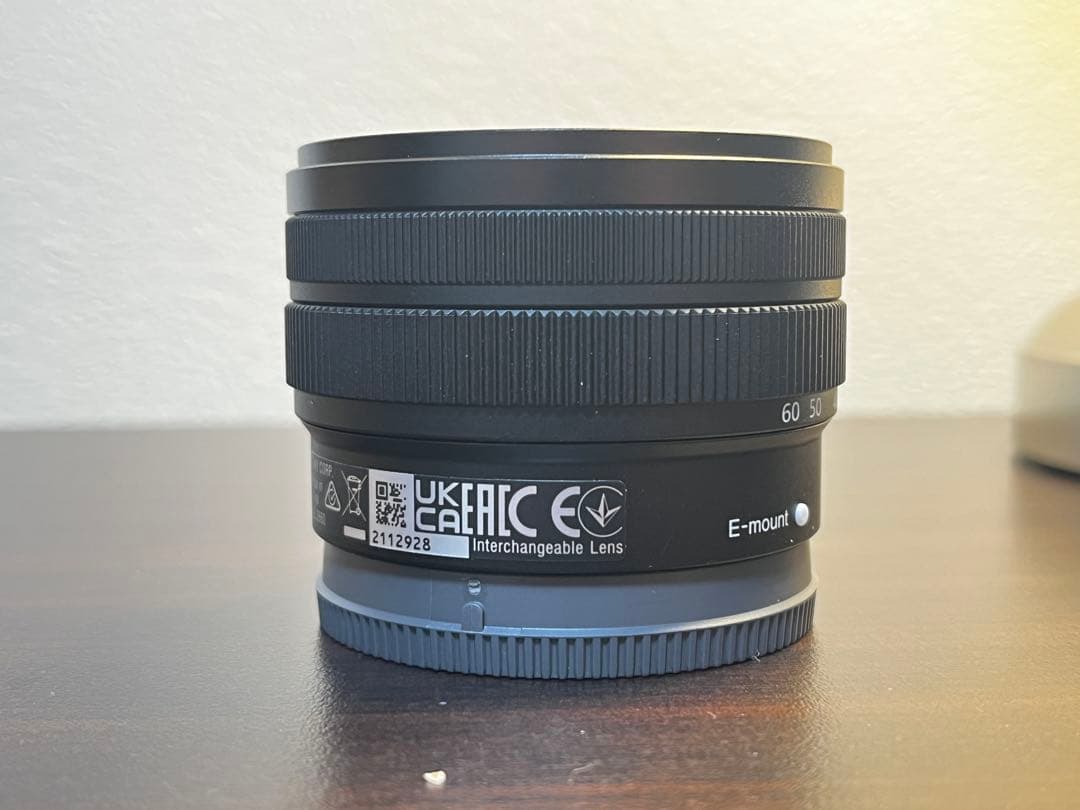 Sony FE 28-60mm f/4.5-6.3 レンズ