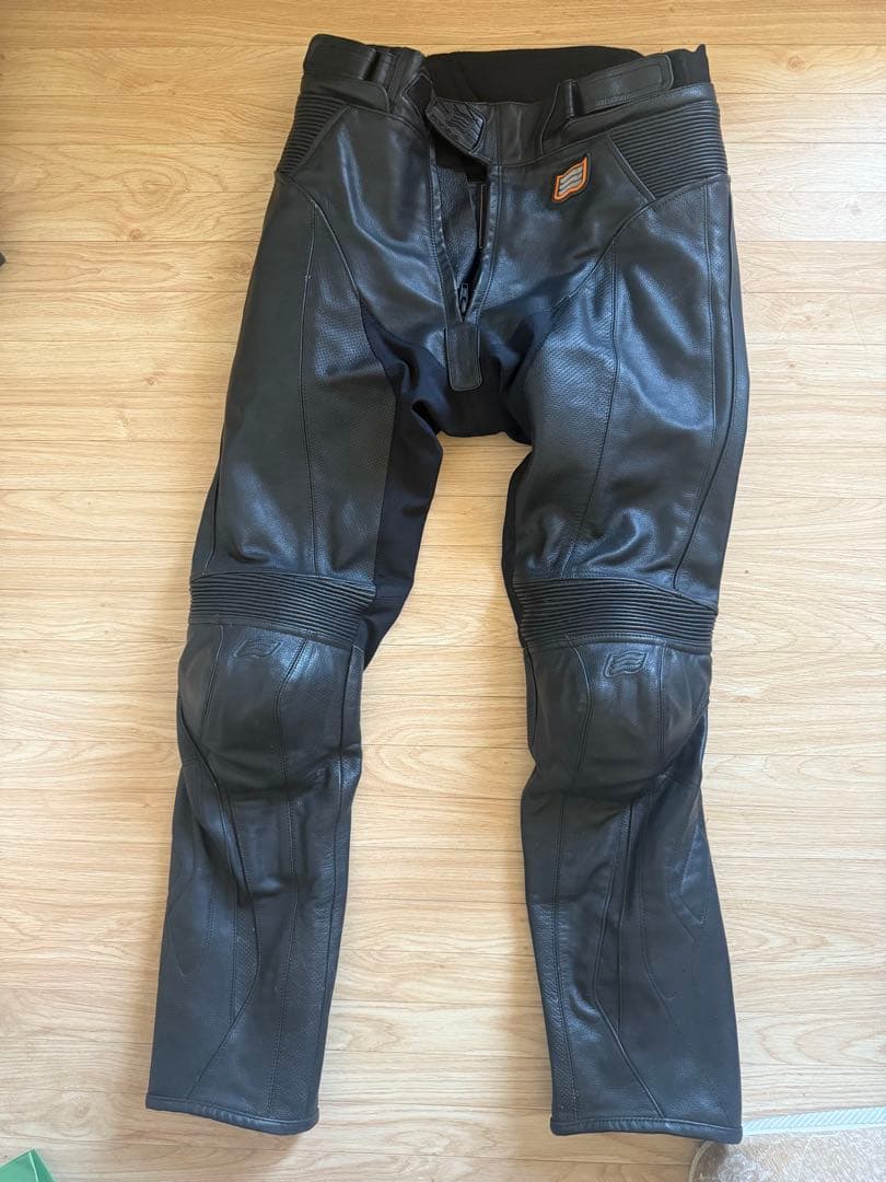 どろぼー成金 HYOD 革ツナギ Lサイズ ブーツアウトタイプ 2026年最新】hyod ブーツアウトの人気アイテム - メルカリ