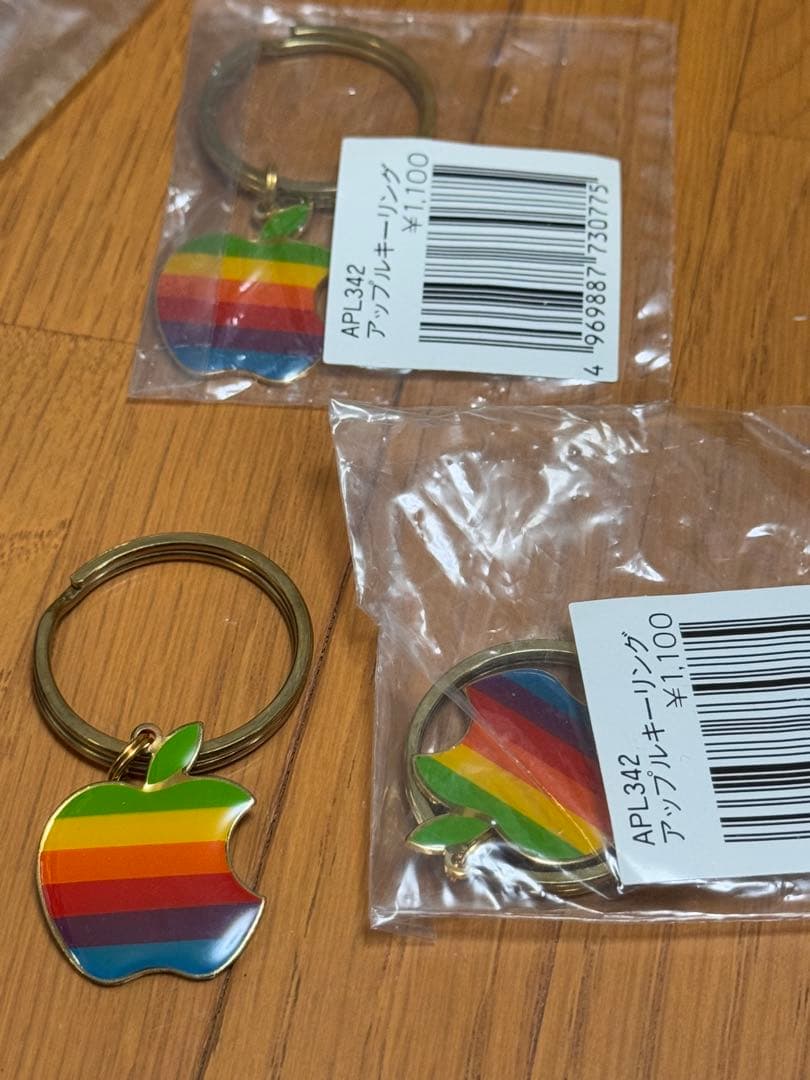 Apple キーリング レインボー 楽天市場】レインボーカラー フェイクファー チャーム キーホルダー