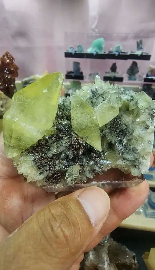 グリーンダイヤモンドカルサイト（クォーツ＆ヘマタイト母岩付き） 母岩付きダイヤモンドクォーツ 鉱物標本 約30.0g 【フランス産