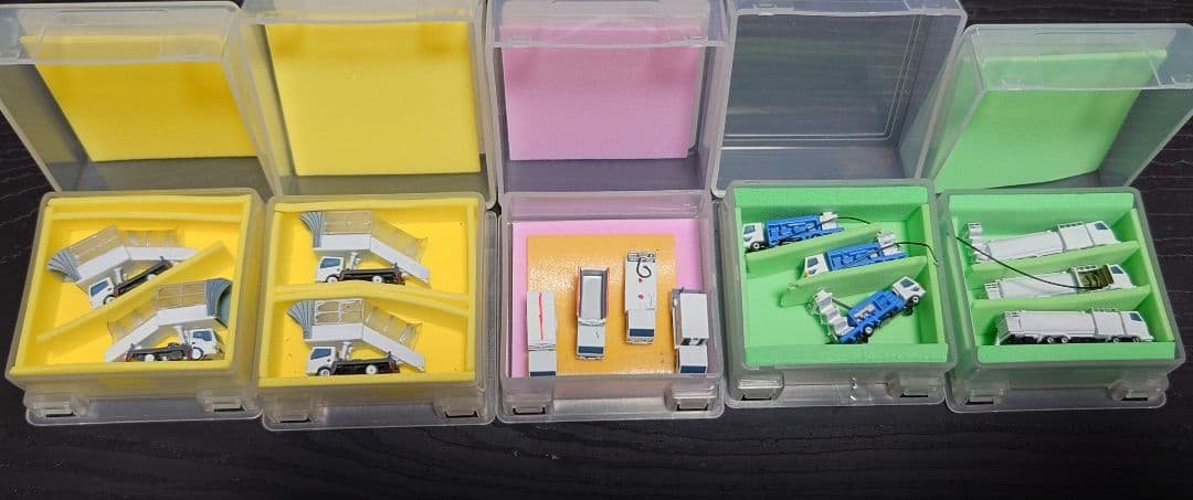 1/400 航空機 用のミニカー GSE まとめて 1:400 Scale Air Cargo GSE (LOT) 26 Pieces WHITE – Jetset Models