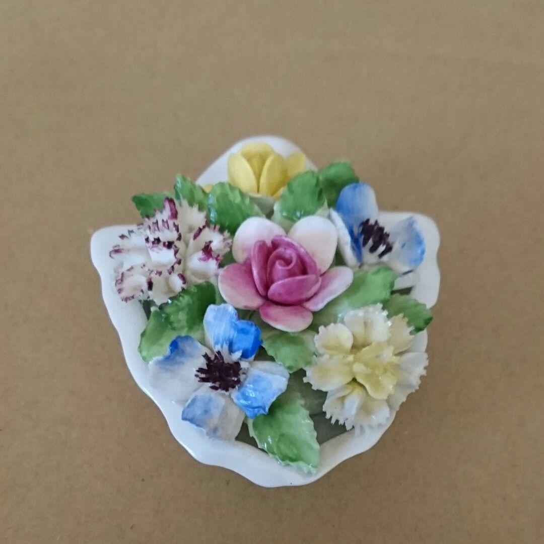 イングランド製 ロイヤルドルトン 置物 陶器 花飾り 陶花 - メルカリ