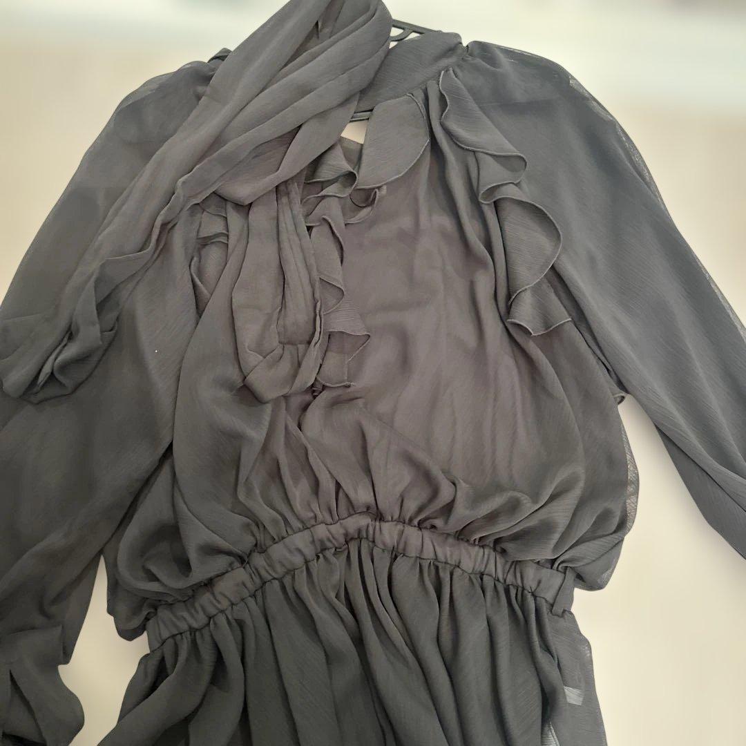 グレー フリル リボン付き 長袖ブラウス 楽天市場】【SALE／30%OFF】フリルネックバイカラーリボン長袖ブラウス