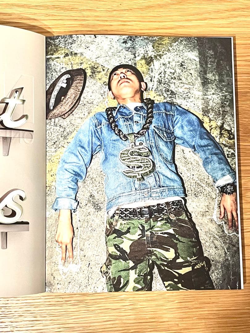 希少】Sotheby's NIGO ONLY LIVES TWICE 図録 - メルカリ