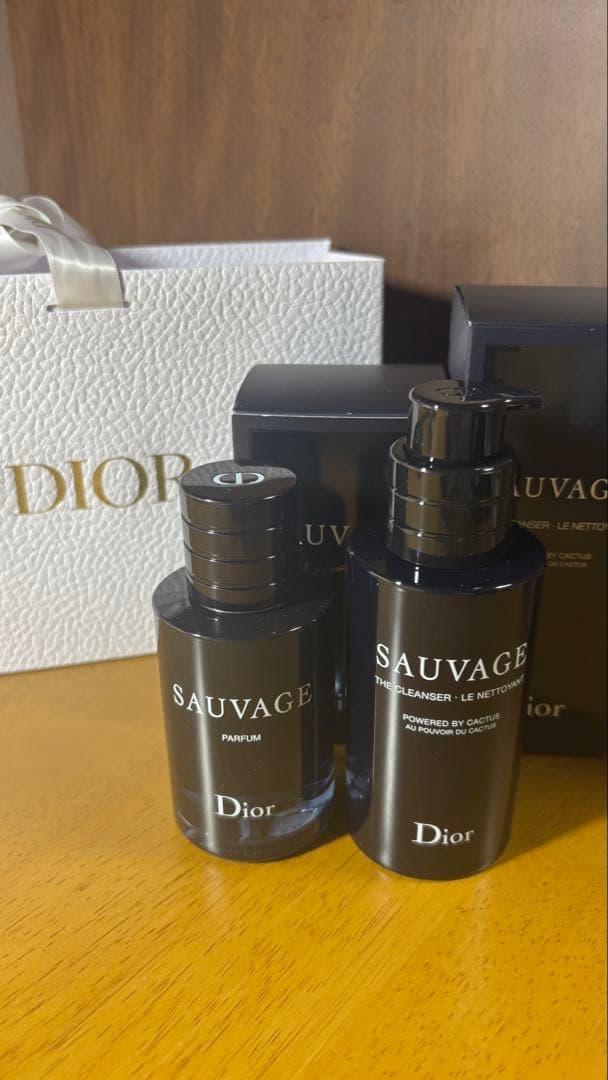 Dior Sauvage パルファム & クレンザー セット Amazon.com : Dior Sauvage Perfume for Men – Mini Fragrance Gift