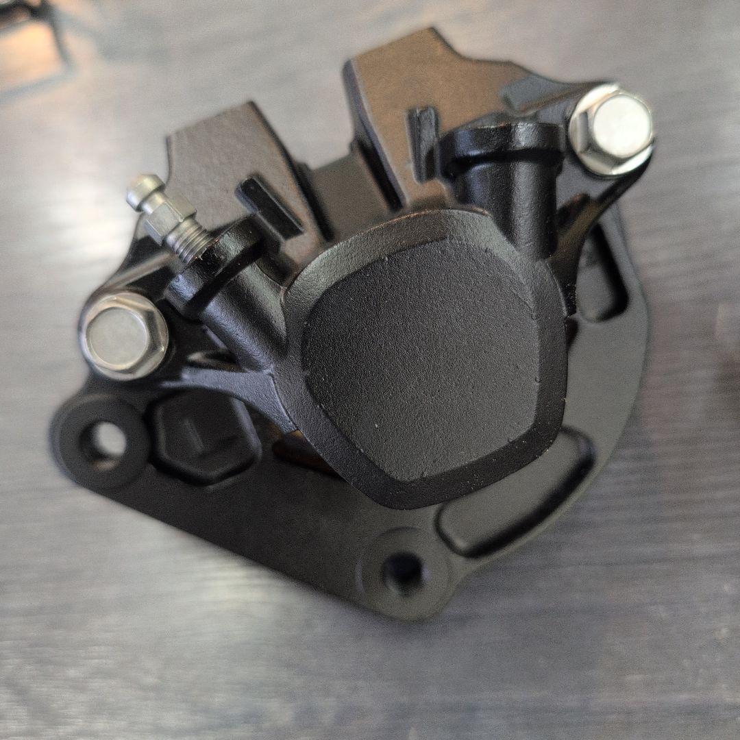 スズキ用GS400ブラックブレーキキャリパー2個セット - メルカリ