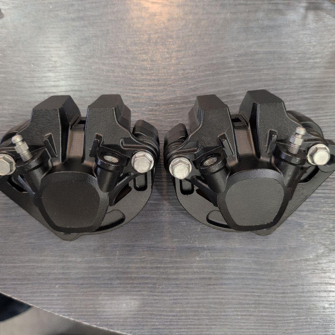 スズキ用GS400ブラックブレーキキャリパー2個セット - メルカリ