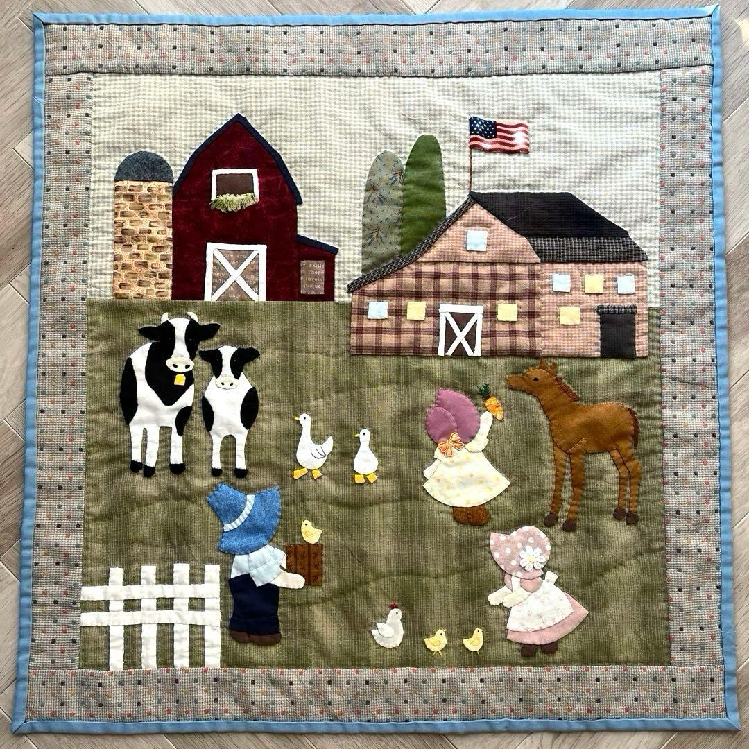 パッチワークタペストリー スーちゃん牧場キルト - メルカリ