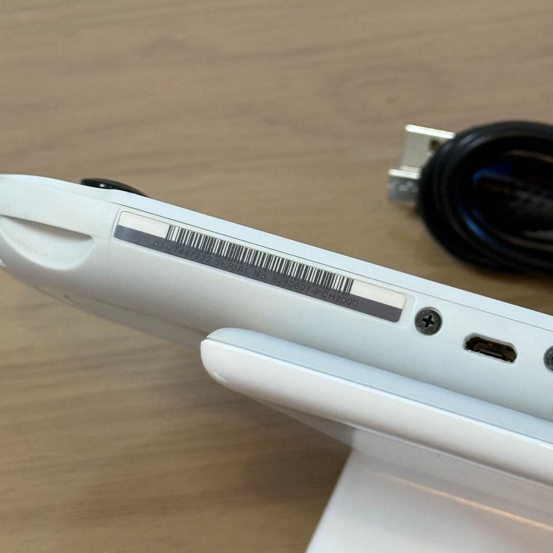 7-064 PSVITA PCH-2000 グレイシャー・ホワイト - メルカリ