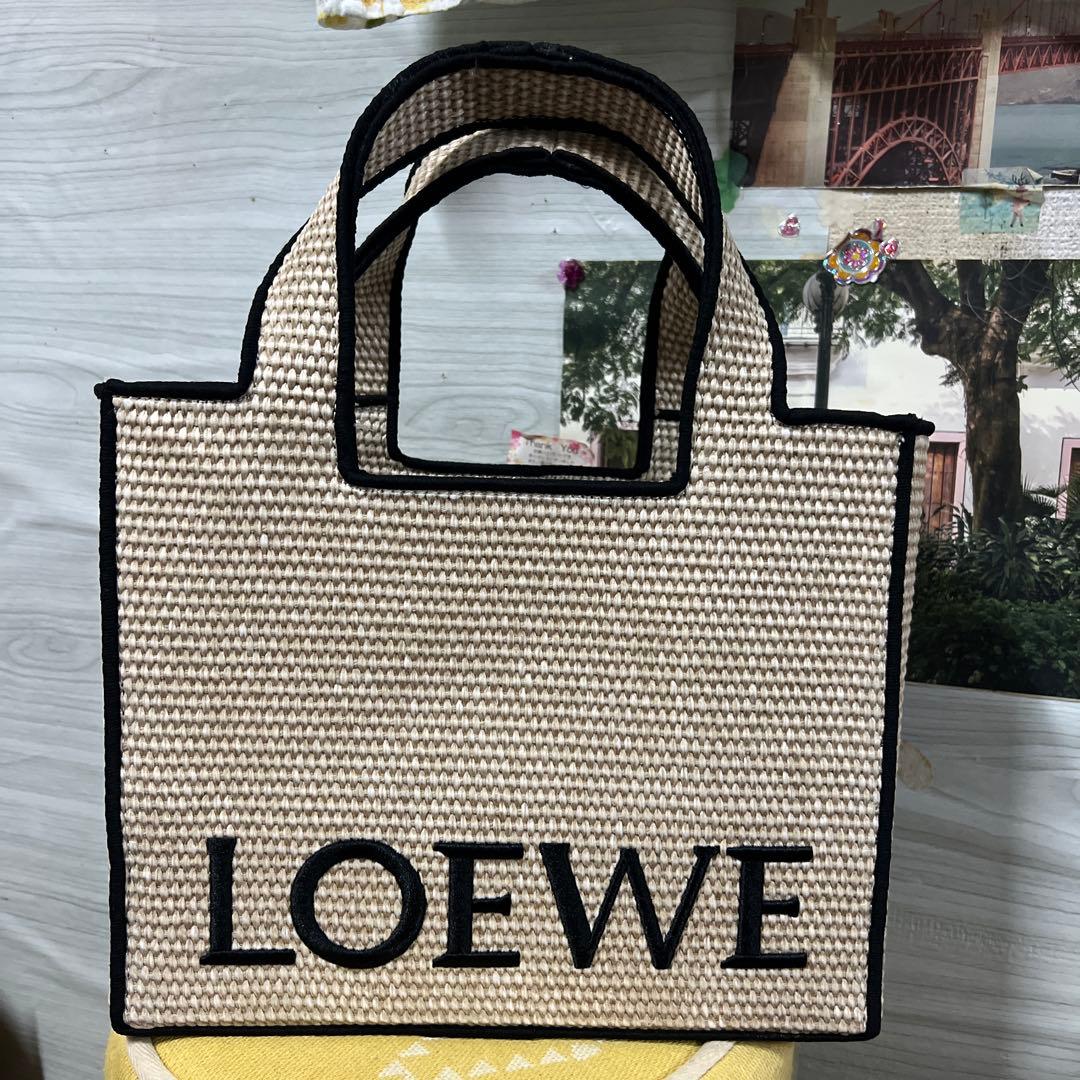 ロエペ　LOEWFフォントトート(ラフィア)ラージかごバッグ ロエベ バッグ ショルダー フォント トート スモール ラフィア (LOEWE