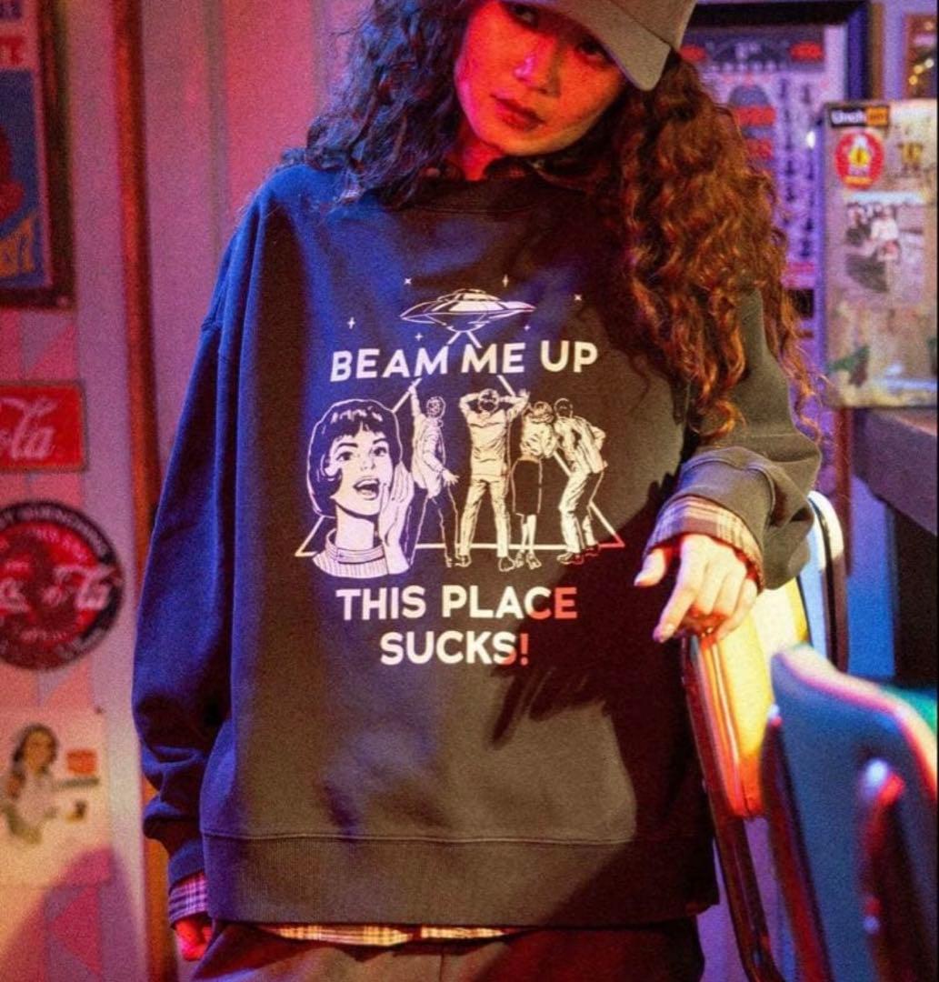 yurieさん専用ストレンジャーシングス ロビン スウェットトレーナー M ストレンジャーシングス スウェット ロビン BEAM ME UP トレーナー