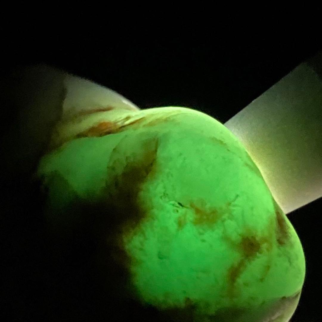 専用品　糸魚川翡翠　ロウカン質 翡翠　海石　海ヤケ×海ズレ　原石　138.6ｇ