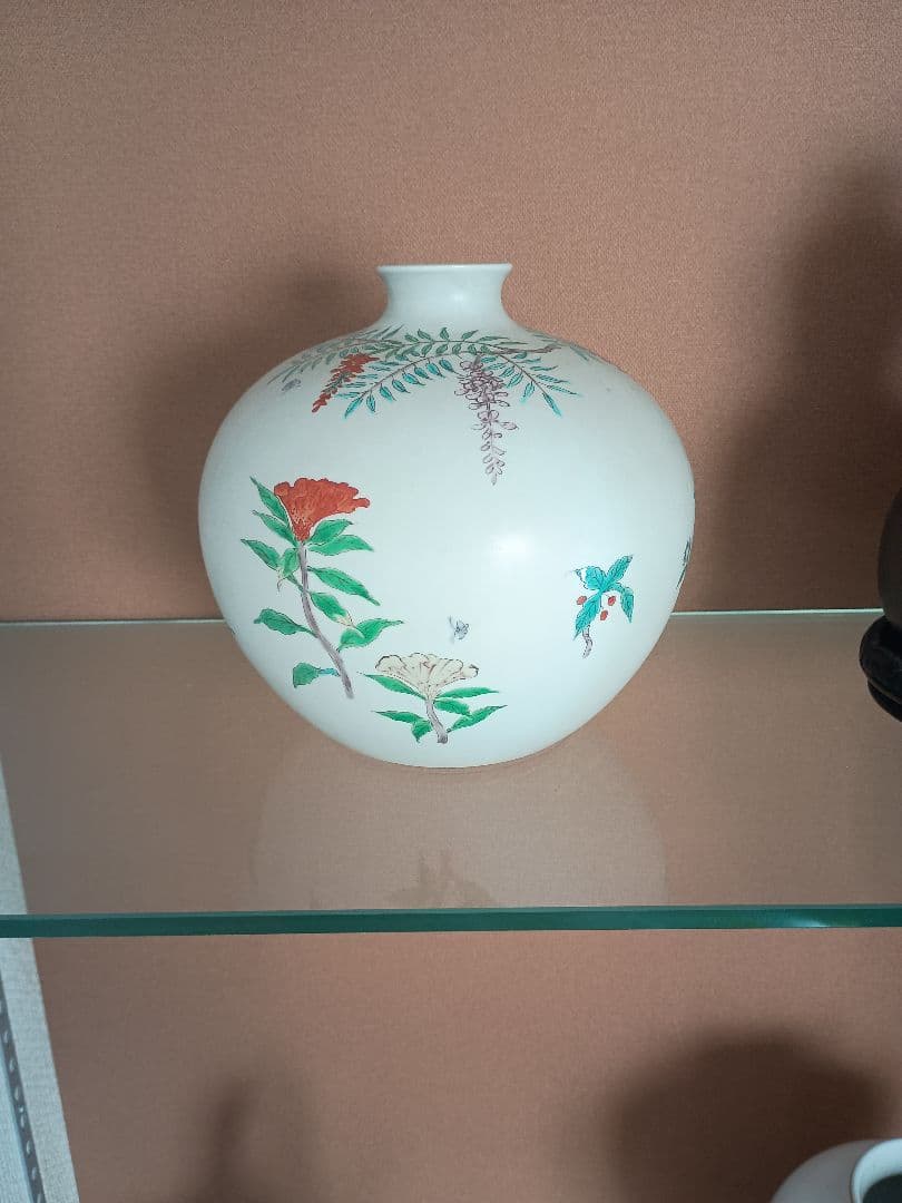 有田焼 岩尾對山窯の「色絵万葉草花紋」花瓶 有田焼 岩尾對山窯の「色絵万葉草花紋」花瓶