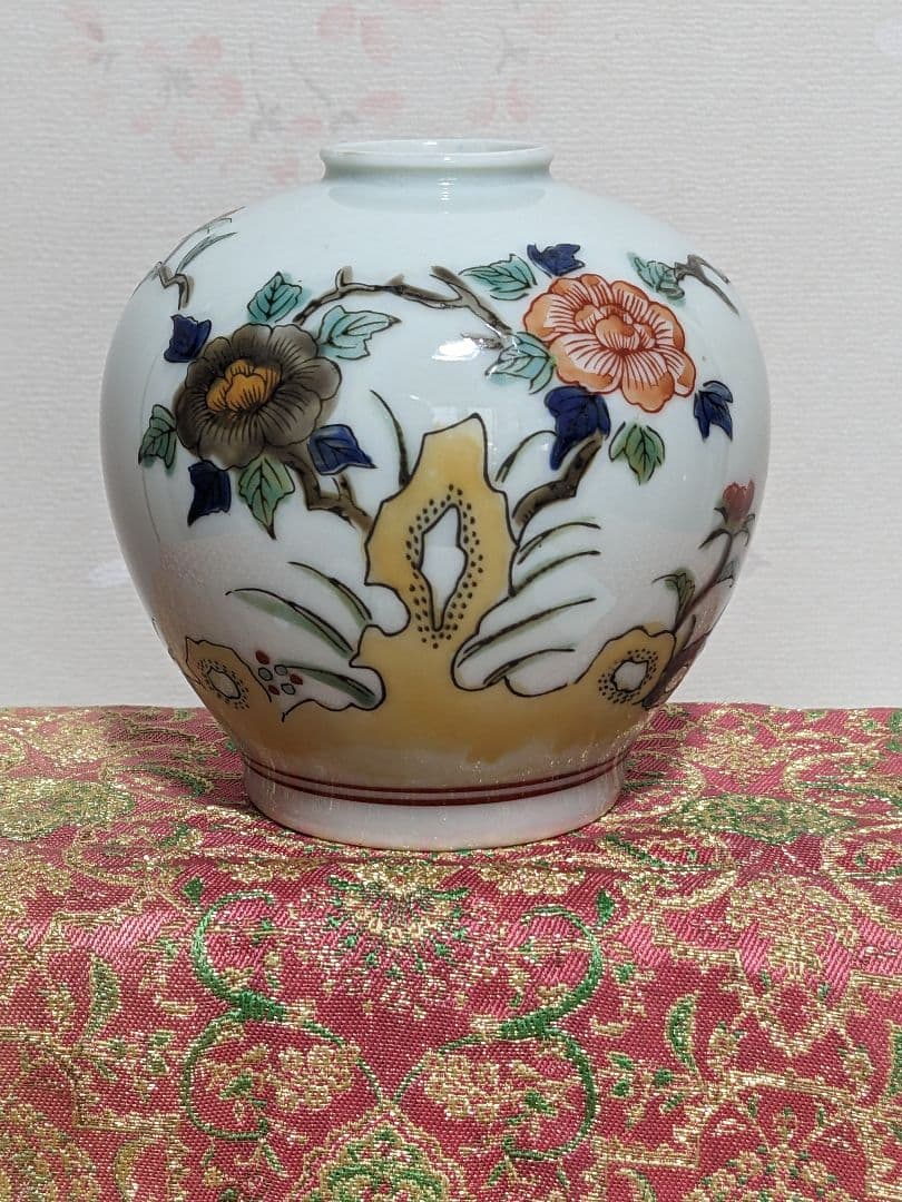 ♦11代酒井田柿右衛門 岩牡丹文様壺小壺 明治時代〜大正時代 古美術骨董品 十五代 酒井田柿右衛門『 濁手梅桜文花瓶』 | 陶磁器 | 日経アート