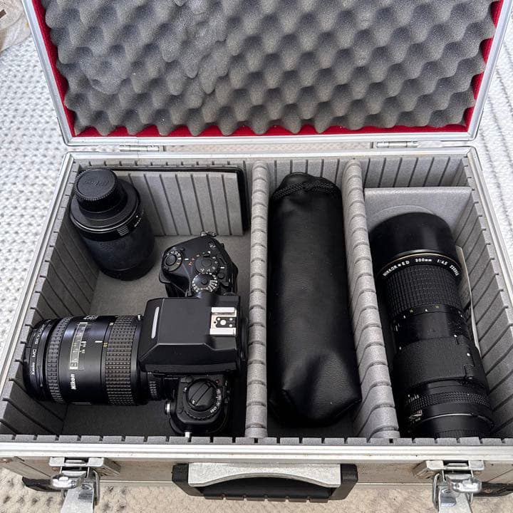 Nikon FE 一眼レフカメラ TEFNONレンズ、フラッシュ付きNikon FE 一眼