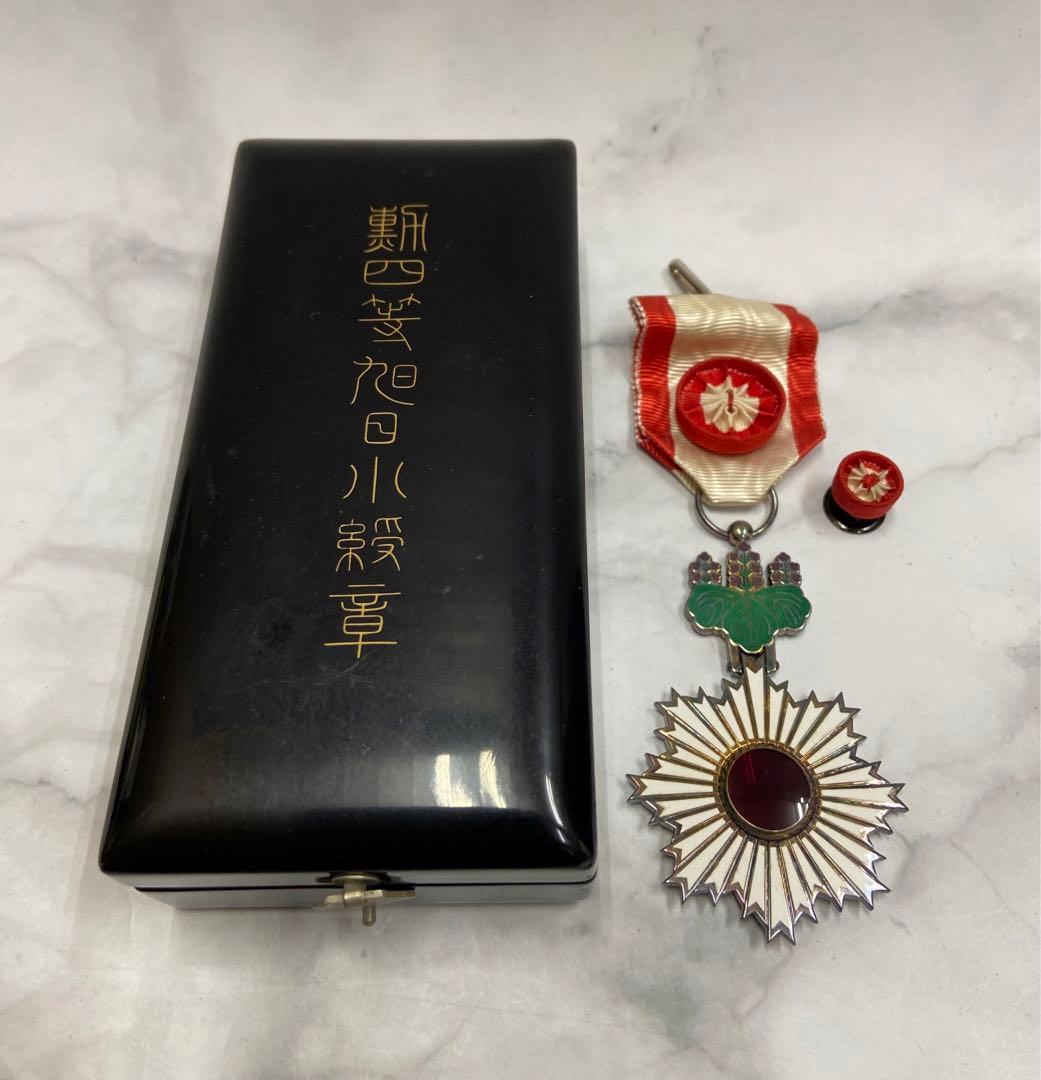 勲章 勲四等旭日小綬章 勲四等旭日小綬章☆共箱☆略綬☆勲記☆の通販 by ビーバー's shop｜ラクマ
