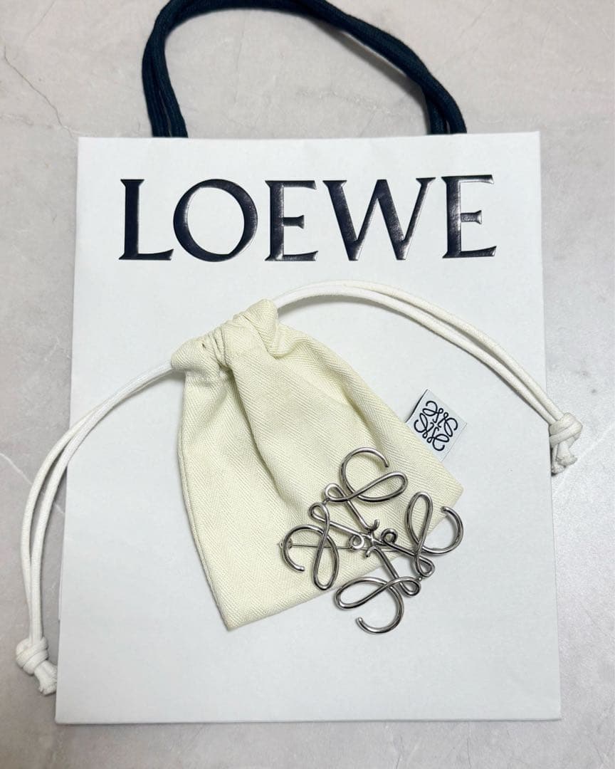 LOEWE(ロエベ) アナグラム ブローチ 楽天市場】【最大2万円OFFクーポン対象・3/1限定】LOEWE ロエベ