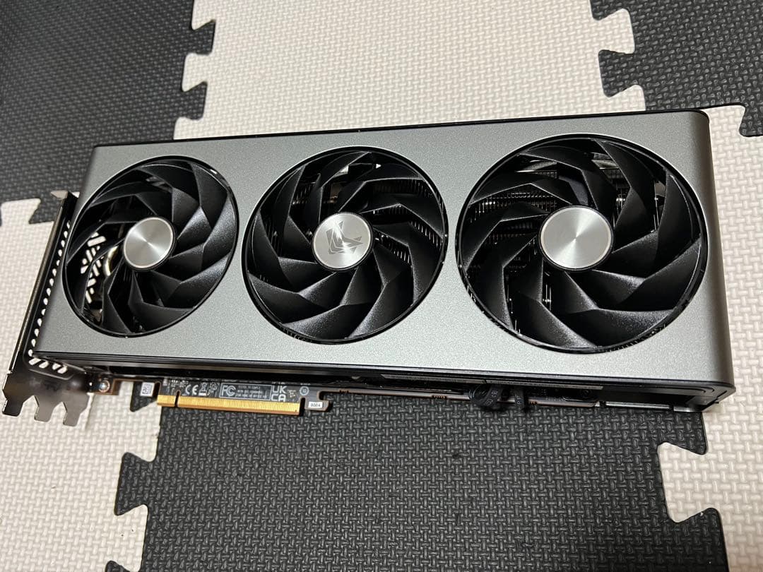 最終値下げ　Radeon RX 7700 XT AMD Radeon RX 7700 XT review - Asus TUF OC